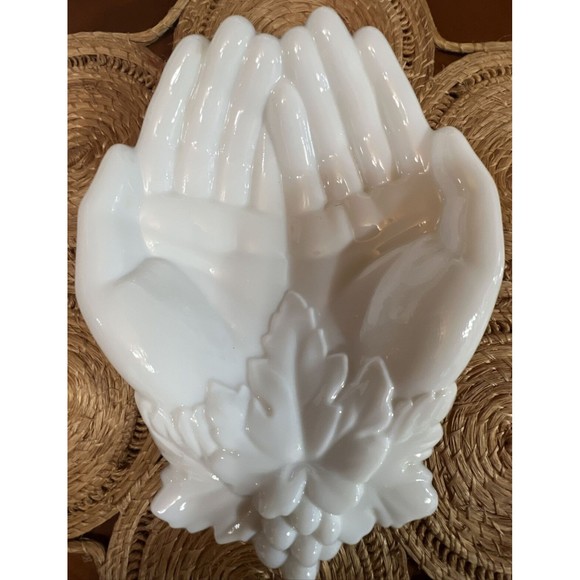 Vintage Westmorland Queen Victoria Open Hands Milk Glass Dish Candy Card Holder - Picture 9 of 9